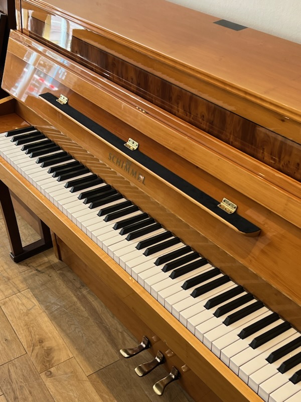 Schimmel 106 M If