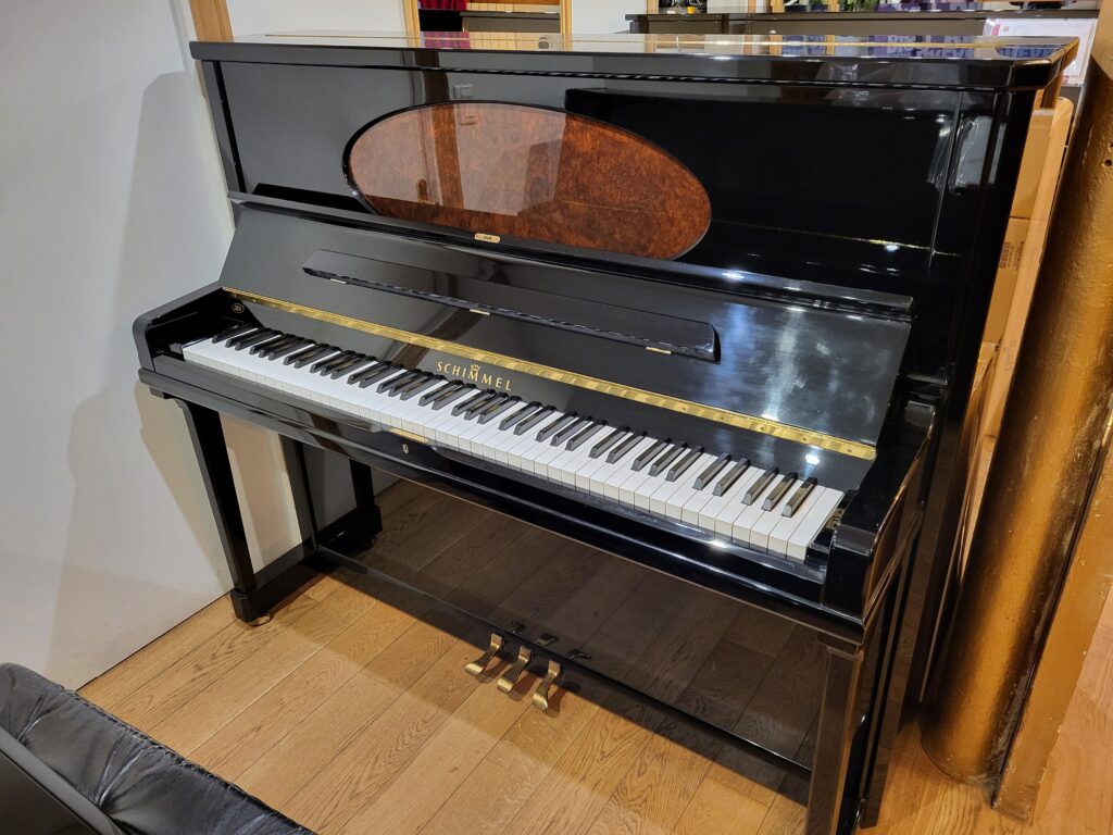 Schimmel - 131T