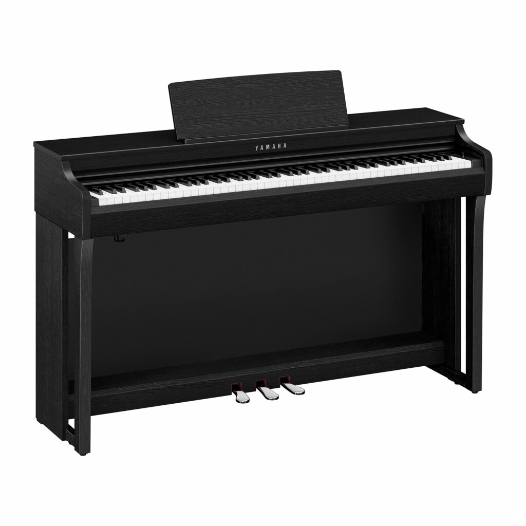 Yamaha - CLP 825