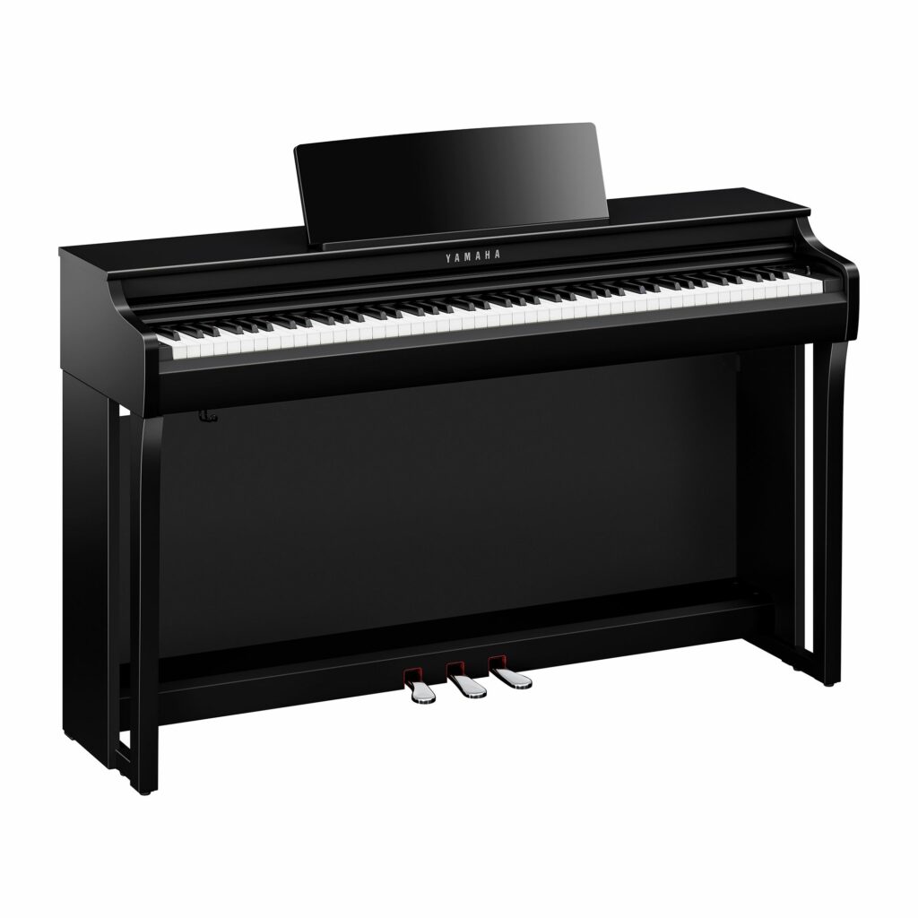 Yamaha - CLP 825 PE
