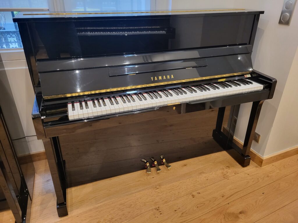 YAMAHA - SU 118C